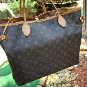 Louis Vuitton Monogram Neverfull Tote MM
